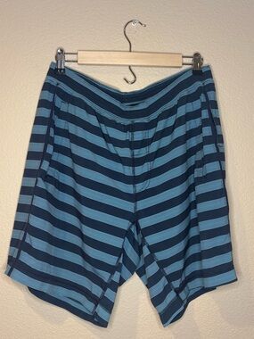 Lululemon Pace Breaker 9” Lined Shorts Mens Size XL Blue Navy Striped